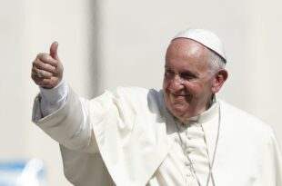 Papa convidou transexuais para se vacinarem contra covid no Vaticano