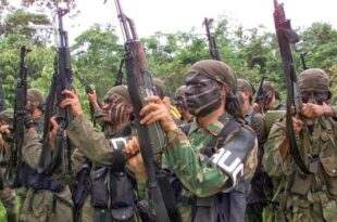 Paramilitares colombianos desestabilizam a fronteira do país