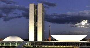 PEC 32 que derruba a estabilidade do servidor público facilita a corrupção