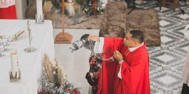 Pedofilia: padre é acusado de usar doce para atrair coroinhas e cometer abusos sexuais