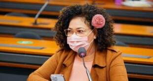 Perpétua alerta: “Governo quer acabar com o vale alimentação dos trabalhadores”