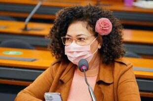 Perpétua alerta: “Governo quer acabar com o vale alimentação dos trabalhadores”