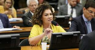 Perpétua sacode o país com a PEC dos militares