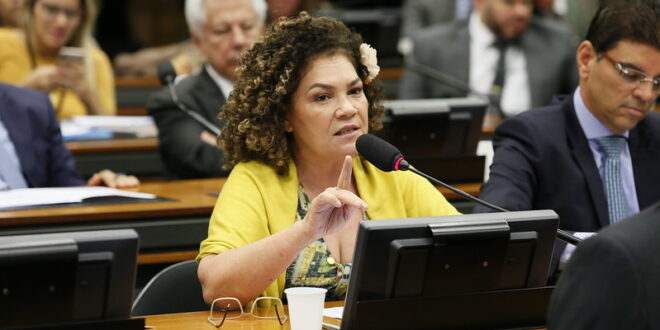 Perpétua sacode o país com a PEC dos militares