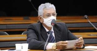 Projeto proíbe cobrança por acesso a notícias de caráter público na internet
