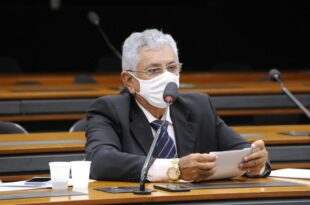 Projeto proíbe cobrança por acesso a notícias de caráter público na internet