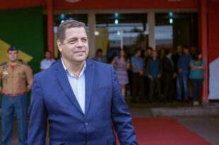 Rocha diz que pode se recusar a assumir o governo na ausência de Gladson