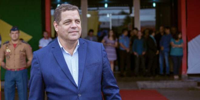Rocha diz que pode se recusar a assumir o governo na ausência de Gladson