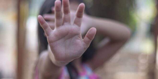 Vizinho é acusado de estuprar e urinar no rosto de criança de quatro anos