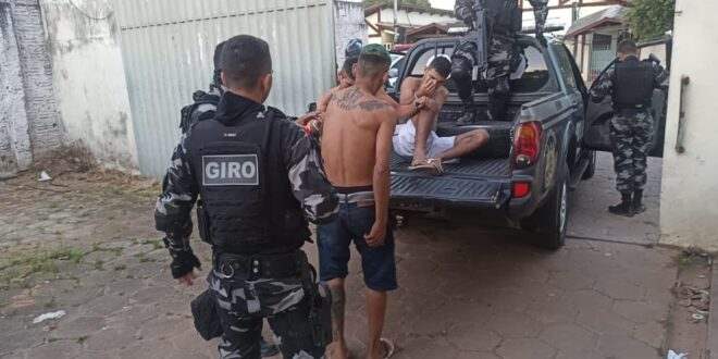 Polícia Militar prende trio com arma e dinheiro no Calafate