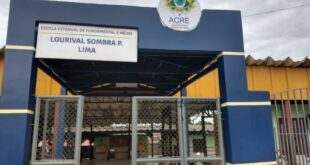 Funcionário que reagiu a assalto em escola e foi baleado continua internado