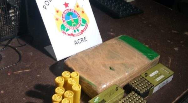 Homem é preso com drogas e munições, durante barreira policial