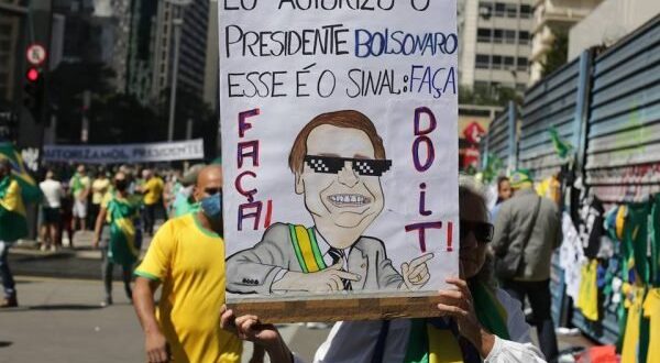 Ala mais radical de apoio à Bolsonaro quer a criação de uma Corte Militar em substituição ao STF