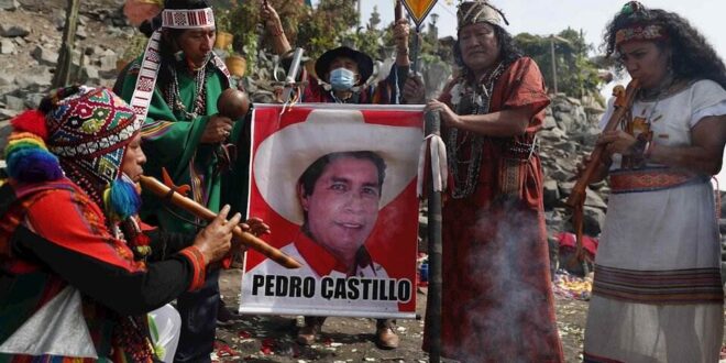 Analistas internacionais alertam para o risco de golpe no Peru e a derrubada de Pedro Castillo