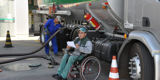 Comissão aprova estímulos para a contratação de pessoas com deficiência além do exigido em lei
