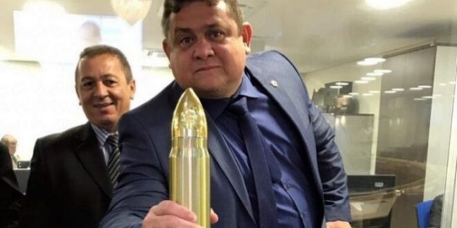 Deputado bolsonarista promete ir à cavalo e com espada na manifestação de 7 de setembro para declarar a “independência da Paraíba”