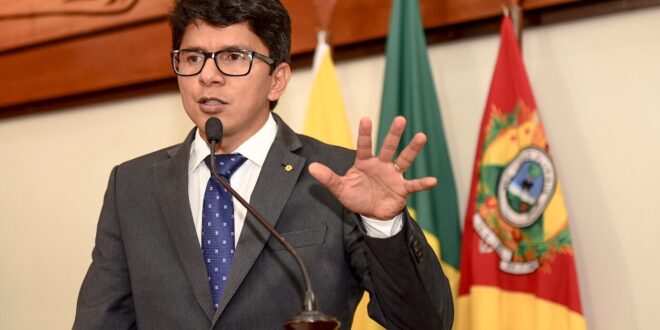 Dr Jenilson  solicita a contratação imediata  de um neuropediatra para Cruzeiro do Sul para atender crianças  com autismo