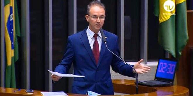 Em audiência com o ministro da Educação, Leo de Brito voltou a cobrar a recomposição do orçamento das universidades e institutos federais