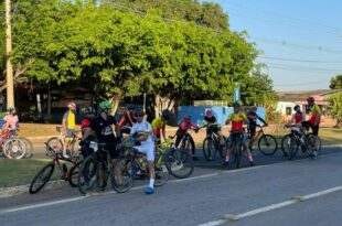 Ciclistas protestam por segurança e iluminação na estrada do aeroporto; Gonzaga se coloca à disposição para ajudar