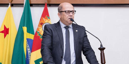 Jonas Lima diz que governo precisa licitar ao invés de abrir registro de preços para obras no Acre
