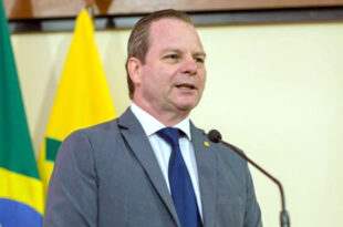 Longo parabeniza Gladson por PL que vincula servidores do antigo Pró-Saúde à Sesacre: "Evita impactos sociais"