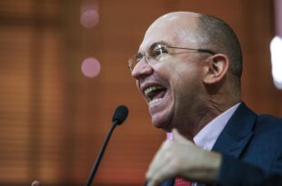 Se não tem competência para administrar, peça para sair diz Gérlen Diniz para o diretor do Deracre