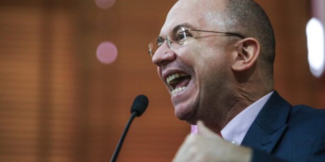 Se não tem competência para administrar, peça para sair diz Gérlen Diniz para o diretor do Deracre