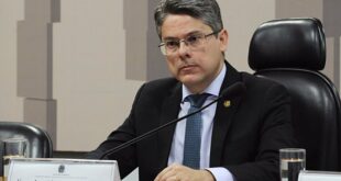 Senador Alessandro Vieira lança pré-candidatura à presidência da República
