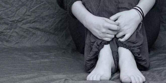 Mulher é surrada pelo ex ao pedir dinheiro para comprar leite e fraldas para a filha
