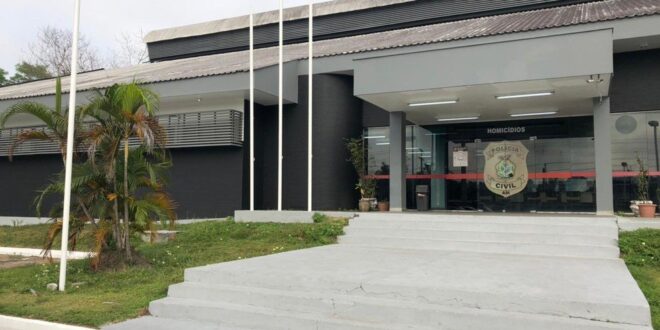 Dois homens são mortos a tiros disparados de dentro de um carro, em Manaus