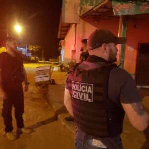 Polícia captura em flagrante membros do CV que extorquiam comerciantes em Feijó 2 Polícia captura em flagrante membros do CV que extorquiam comerciantes em Feijó