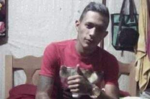 Em casa de amigo, jovem é morto a tiros e perfurado com várias facadas no interior do Acre