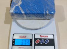 Passageiro de táxi é preso com mais de 1kg de droga