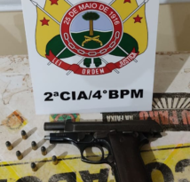 Grupo assalta casa, rouba carro e capota o veículo durante a fuga