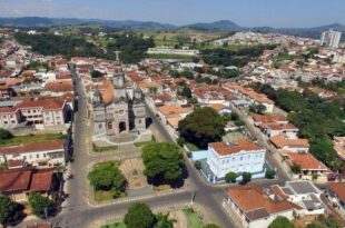 Adolescentes morrem após colocar fogo em madeira dentro de quarto para tentar combater frio