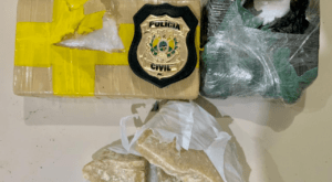 Após denúncia, mototaxista é preso com dois quilos de cocaína