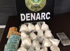 Polícia apreende papelotes de cocaína e R$ 6 mil em dinheiro, em casa na Cidade do Povo