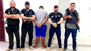 Polícia Civil intercepta taxi com droga e prende traficante em Feijó 2 Polícia Civil intercepta taxi com droga e prende traficante em Feijó