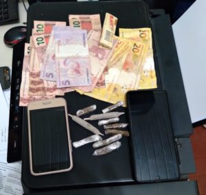Polícia Civil descobre ‘boca de fumo’ e prende três jovens por tráfico de drogas 3 Polícia Civil descobre ‘boca de fumo’ e prende três jovens por tráfico de drogas