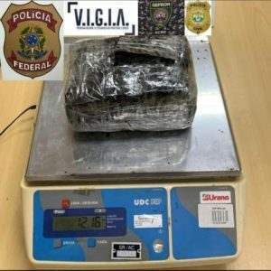 Polícia apreende cocaína em táxi que vinha da Bolívia, na BR-317