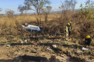 Motorista perde controle de carro e mata dois em parada de ônibus 2 Motorista perde controle de carro e mata dois em parada de ônibus