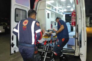 Colisão entre carro e moto deixa homem com cortes profundos e fratura na perna, em Rio Branco