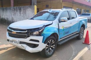 Veículo do Tribunal de Contas do Acre se envolve em acidente em Assis Brasil e motorista foge