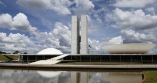 Vetos a fundo eleitoral, obras paralisadas e saúde geram divergências entre parlamentares