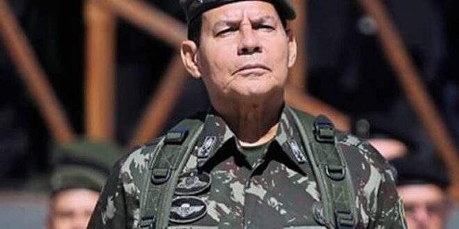Vice-presidente Hamilton Mourão diz que os filhos de Bolsonaro "são três moleques"