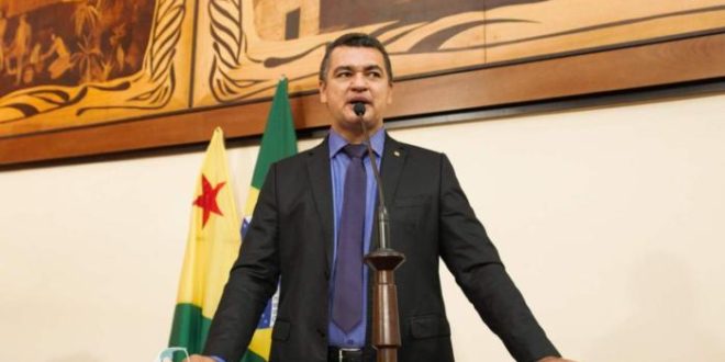 A crítica vem da base: Deputado Cadmiel Bomfim diz que Feijó foi pouco contemplado com assinatura de obras do governo