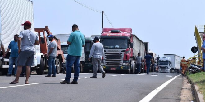 Agronegócio convocou bloqueios nas estradas dizem líderes caminhoneiros