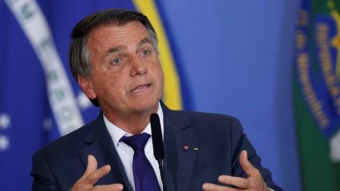 Bolsonaro divulga Nota à Nação dizendo que nunca teve intenção de agredir qualquer dos Poderes