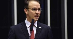 ”Bolsonaro tem como principal hobby mentir”, declara Leo de Brito