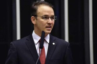 ”Bolsonaro tem como principal hobby mentir”, declara Leo de Brito